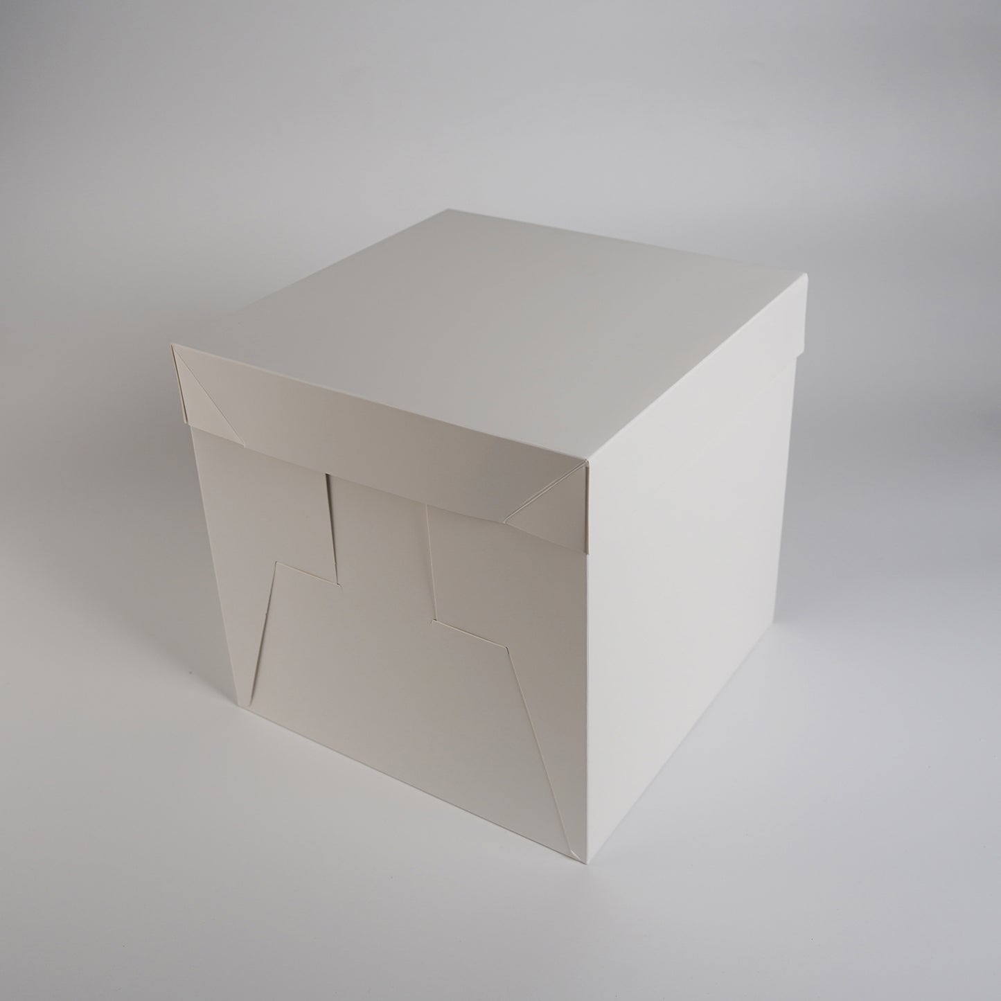 Cake box with separate lid
